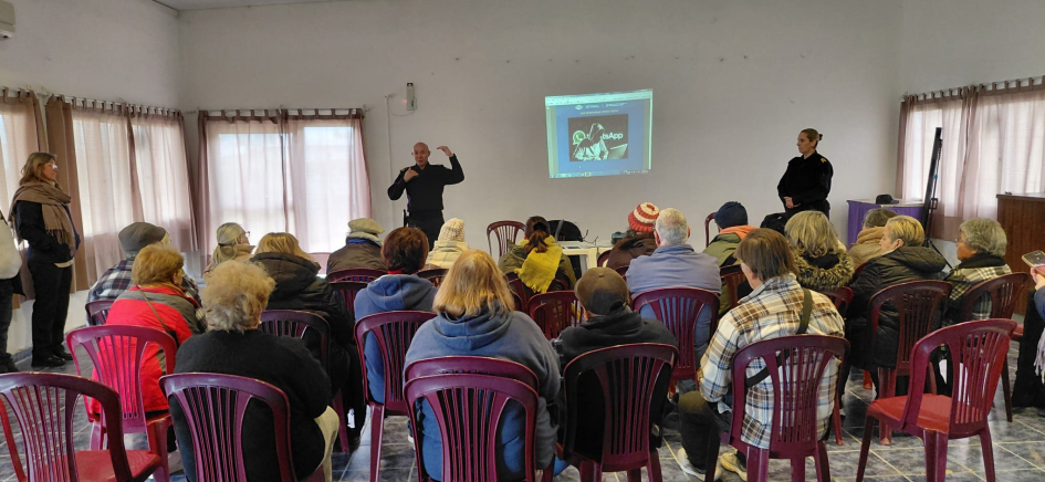 Charla de prevención de estafas a adultos mayores. Charla de prevención de estafas