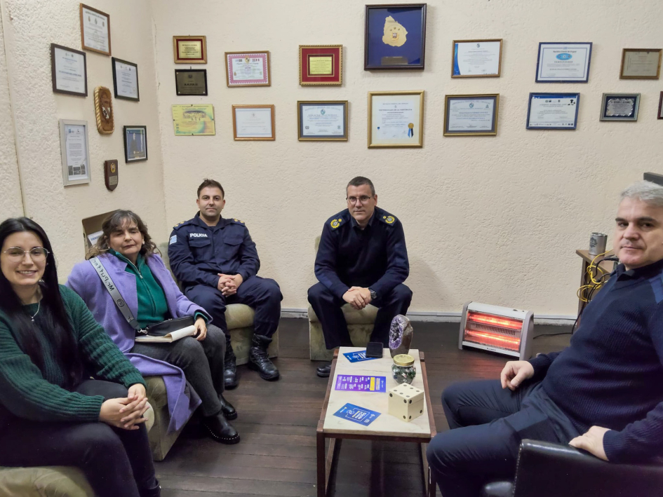 Reunión de autoridades de la CEVDG I, DIDES y DDEVDG con la Dra. Adriana Rocha Dra. Adriana Rocha junto con autoridades de la CEVDG I, DIDES y DDEVDG.