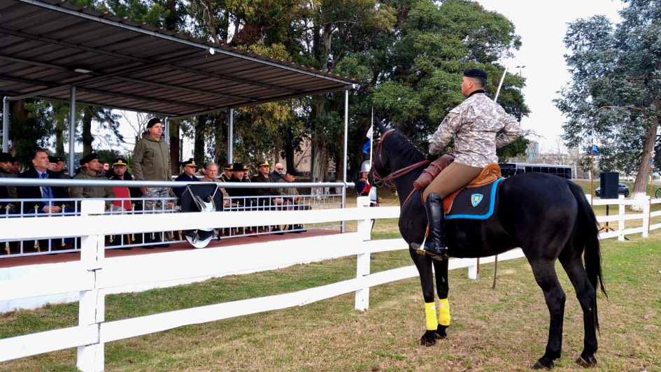 Comienzo de ceremonia Jefe de parada montado a caballo, solicita orden a Director Nacional Guardia Republicana
