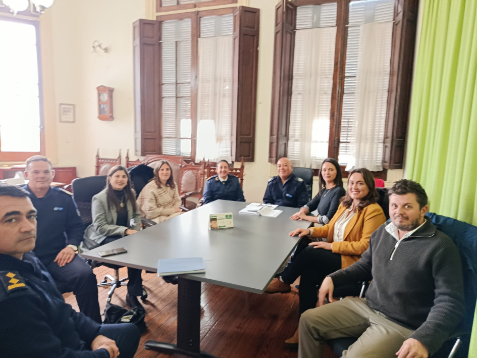 Comando de Jefatura y representantes de Fiscalía durante reunión de coordinación institucional.