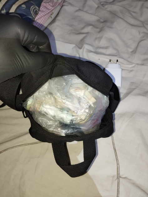 Efectos incautados durante la Operación Argos Bolso con efectos incautados durante uno de los allanamientos en Mercedes.