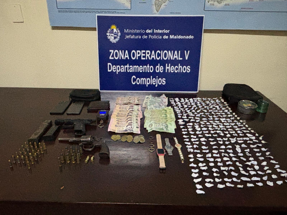 Elementos incautados en allanamiento Elementos incautados en allanamiento
