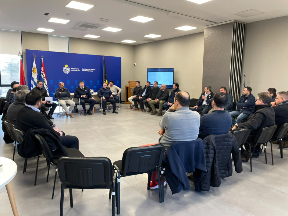Parte del Comando de Jefatura de Policía y Unott reunidos 