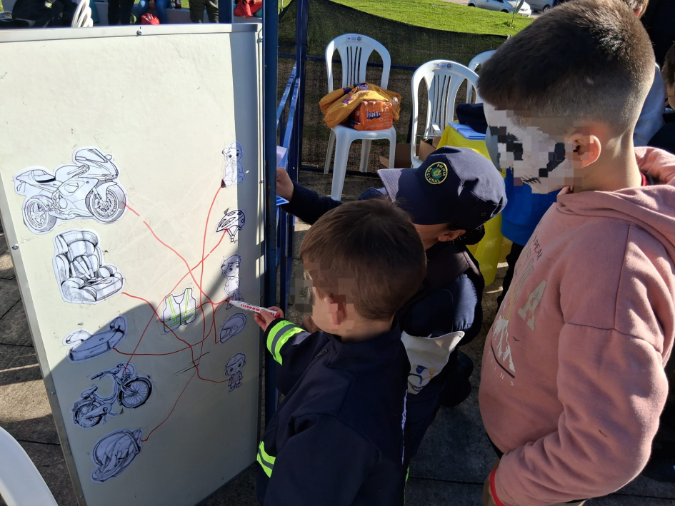 Niños participando de la actividad 