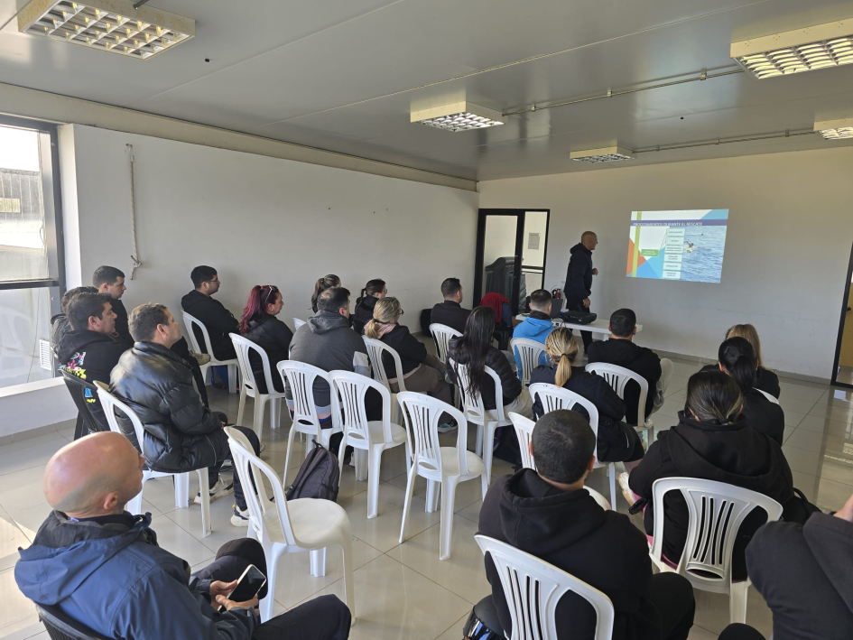 Teórico - Taller de RCP y técnicas de salvamento acuático para personal policial Teórico - Taller de RCP y técnicas de salvamento acuático para personal policial