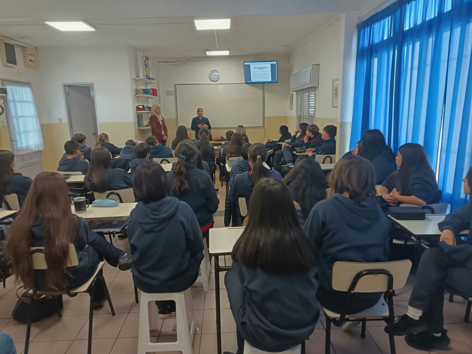 Charla PCOP en Colegio Maldonado Alumnos de 7mo año del Colegio Maldonado, durante charla PCOP
