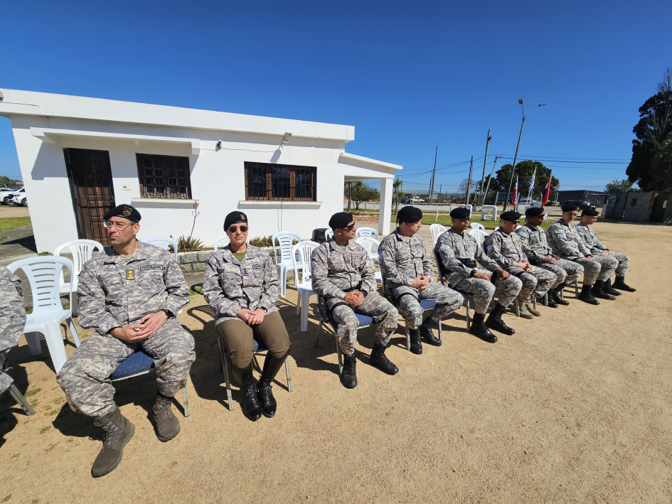 Autoridades de la Dirección Nacional Guardia Republicana Autoridades sentadas observando ceremonia de sexto aniversario de la regional este