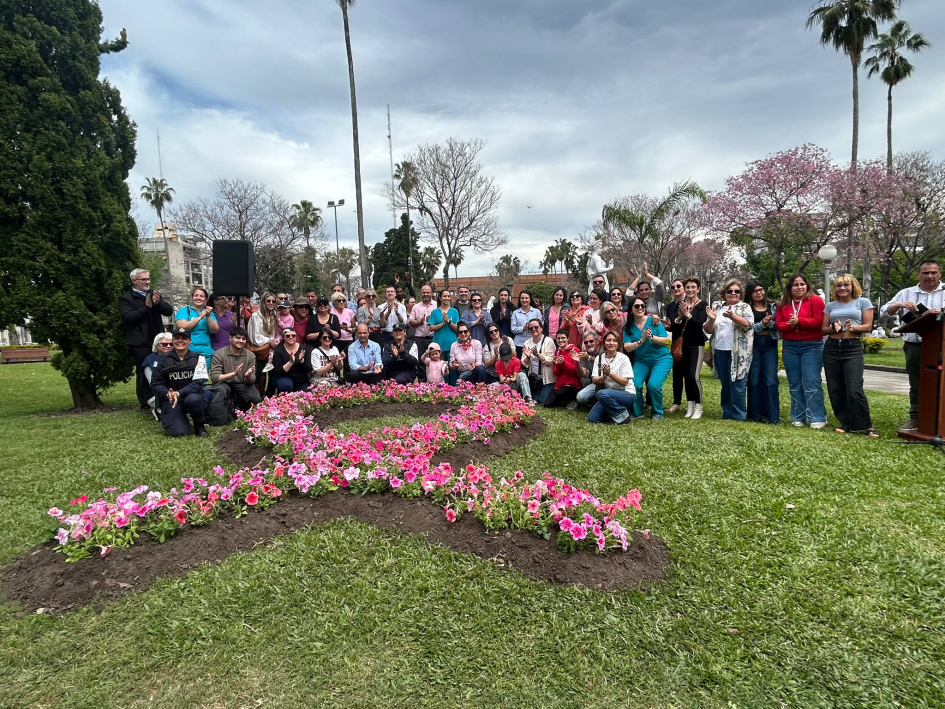 Participantes con lazo de plantines Participantes con lazo de plantines
