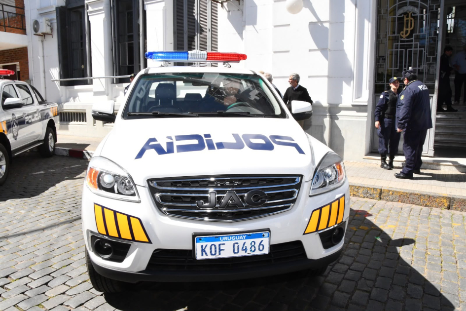 Camioneta JAC incorporada para fortalecer la capacidad operativa policial en Soriano.