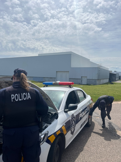 Funcionarios policiales siendo capacitados Funcionarios policiales participaron en un curso de manejo defensivo y seguridad vial