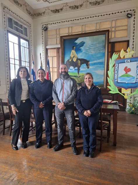 Angelina Ferreira y Silvina Cordero junto a técnicos de Bienestar Laboral y Psicosocial.