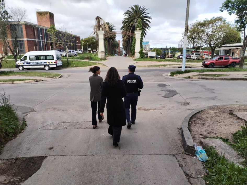 La Policía Comunitaria recorre centros educativos y espacios del Cerro Barrio Cerro y sus zonas comprendidas dentro del programa