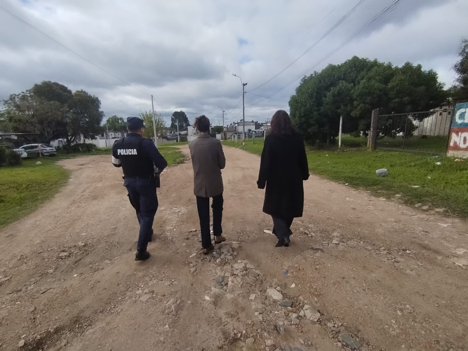 La Policía Comunitaria recorre centros educativos y espacios del Cerro Otra toma panorámica de la zona comprendida del programa