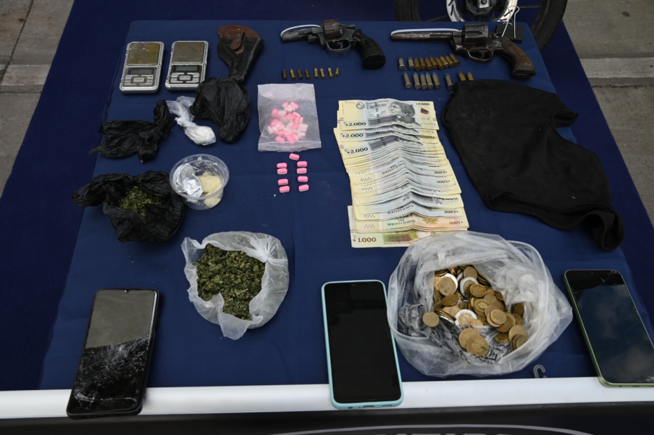 Incautación drogas y armas incautadas