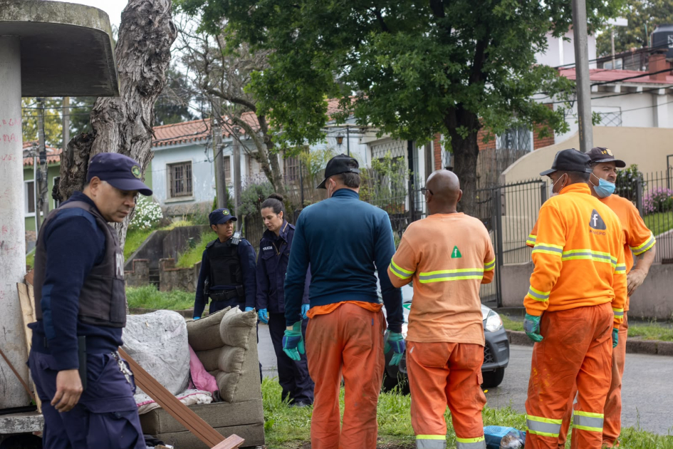 Limpieza de espacios Funcionarios del Municipio F y policiales