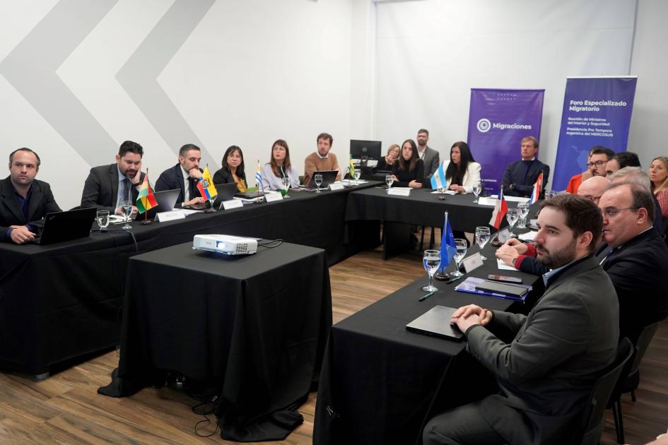 Representantes de los distintos países reunidos Representantes de los distintos países reunidos