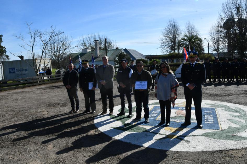 entrega de certificados a integrantes de policia comunitaria y centro de barrio