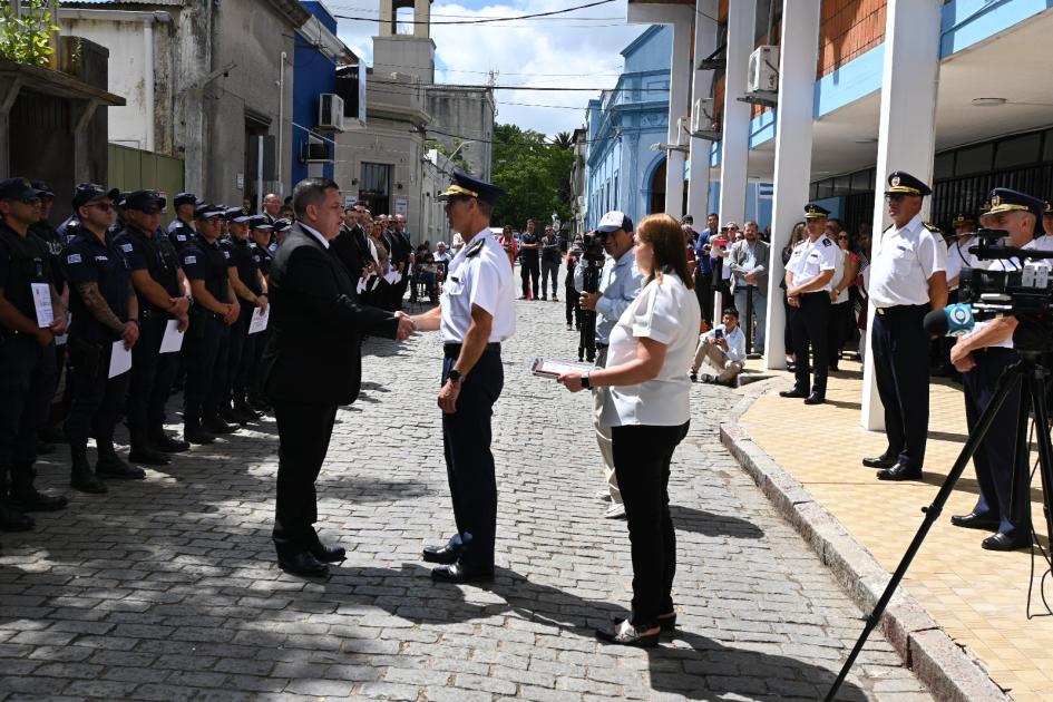 Premio "Jefe de Policia" a la Dirección Departamental de Investigaciones. Premio "Jefe de Policia" a la Dirección Departamental de Investigaciones.
