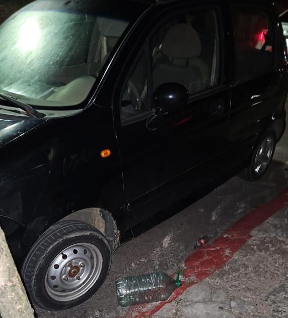 Condenado a prisión por varios hurtos auto estacionado y un bidón de plástico vacío tirado en el piso