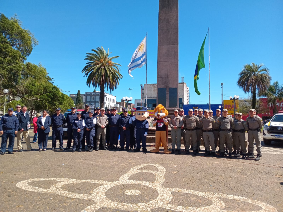 Autoridades Jefatura de Policía de Rivera y Brigada Militar de Santana Do Livramento Autoridades Jefatura de Policía de Rivera y Brigada Militar de Santana Do Livramento