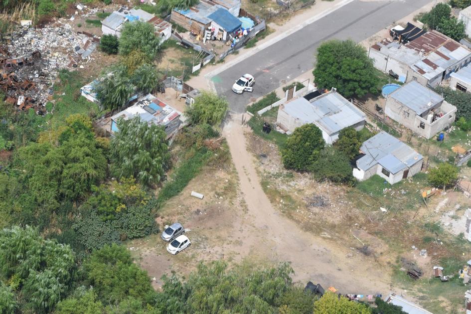 Auto visible desde el helicóptero de la Policía Aérea. Auto recuperado visto desde el helicóptero de la Policía Aérea.