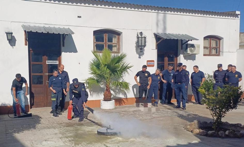 Instancias de Capacitacion sobre el correscto uso de extintores. Instancias de Capacitacion sobre el correscto uso de extintores.