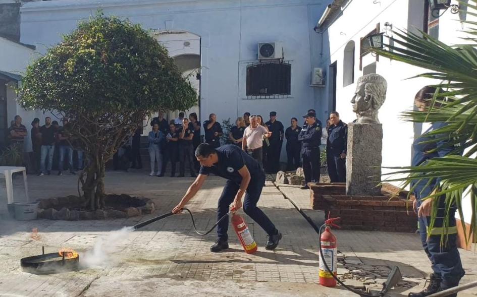 Instancias de Capacitacion sobre el correscto uso de extintores. Instancias de Capacitacion sobre el correscto uso de extintores.