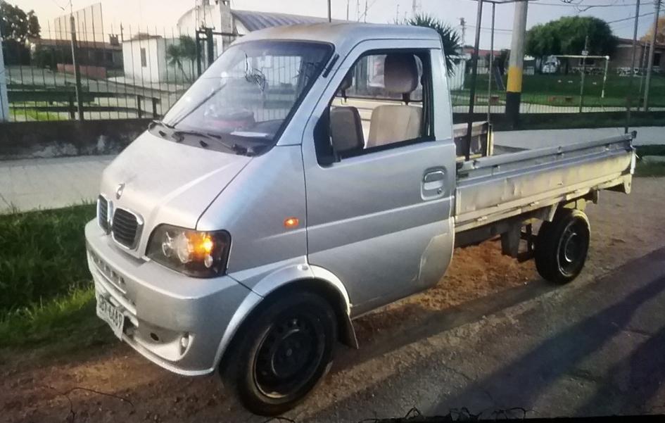 Incautan camioneta sin chapa matrícula y pendiente de hurto Incautan camioneta sin chapa matrícula y pendiente de hurto