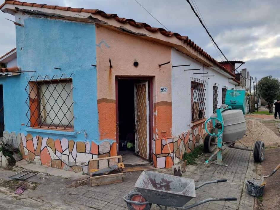 Boca de droga desarticulada en Maldonado foto de una casa con la puerta abierta, donde funcionaba una boca de venta de drogas