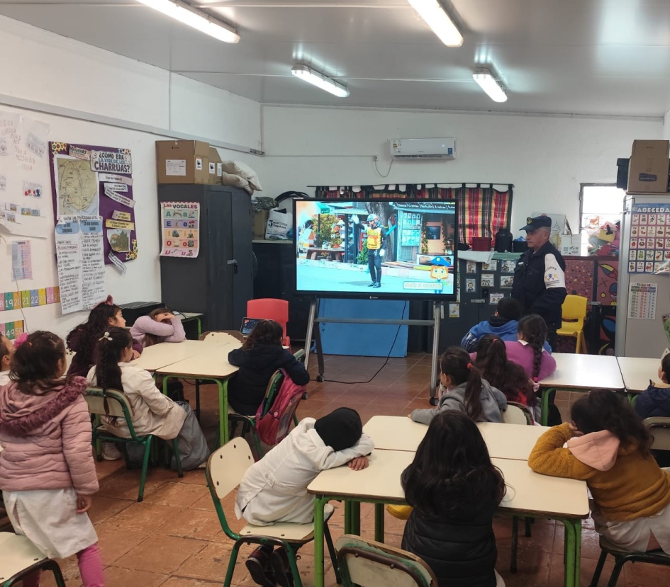 Charla en Escuela 109