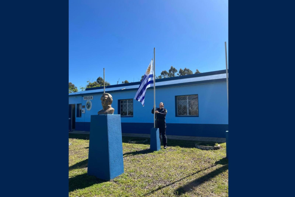 Izamiento del pabellón nacional
