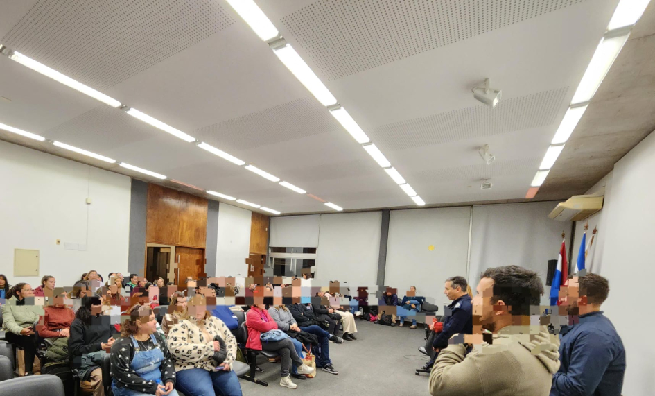 Sr. Jefe de Policia de Cerro Largo Comisario General (R) I. GONZALEZ y participantes de la charla.