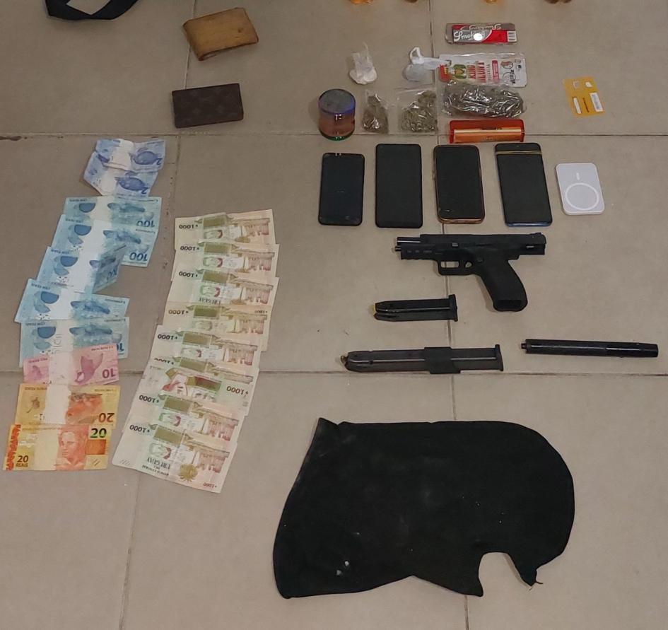 Incautación de dinero, drogas, arma y municiones Incautación de dinero, drogas, arma y municiones