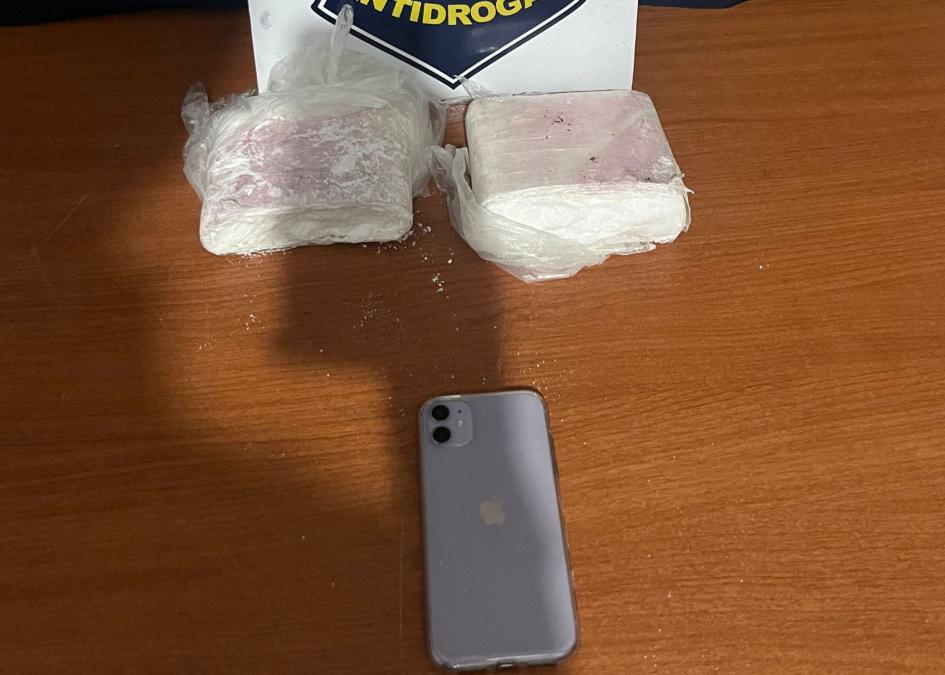 droga y celular incuatado a la adolescente