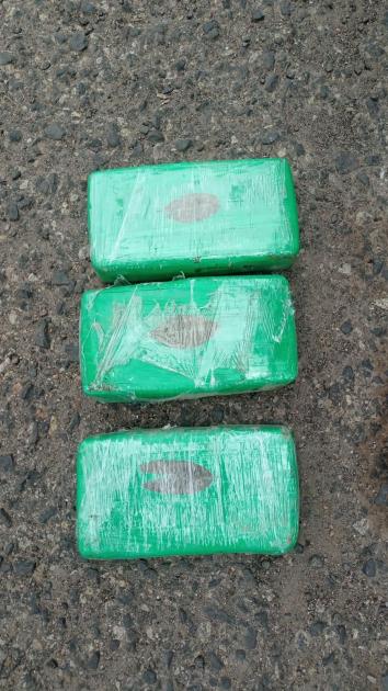 droga incautada en el interior del vehículo droga incautada en el interior del vehículo