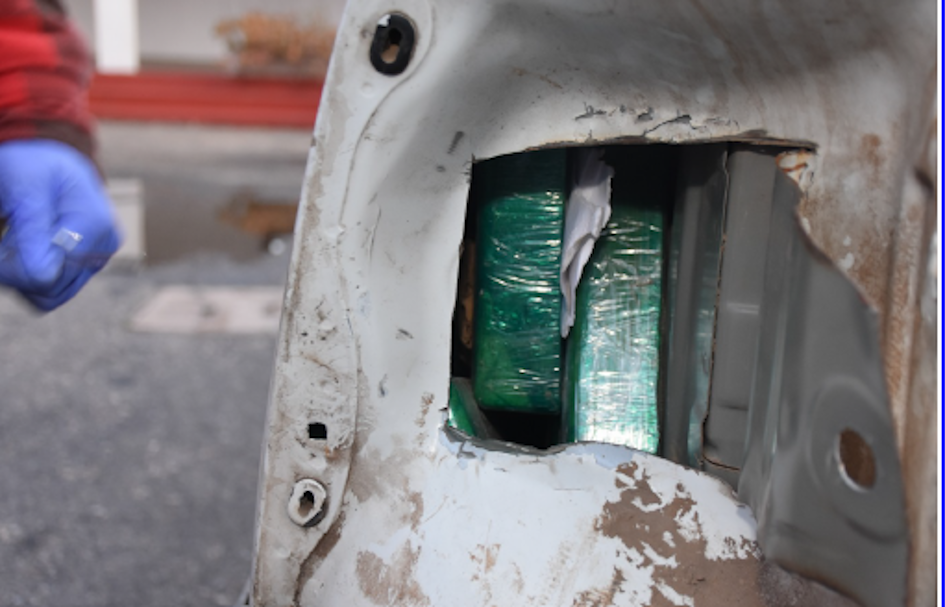 Ladrillos ocultos en camioneta Ladrillos ocultos en camioneta
