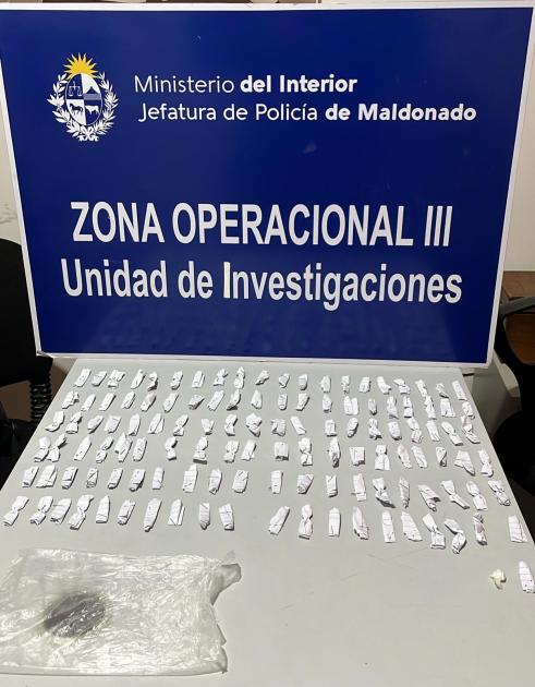122 envoltorios de papel con cocaina incautados 122 envoltorios de papel que continen cocaina, incautados