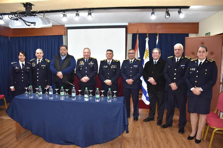 Autoridades en la ceremonia Autoridades en la ceremonia