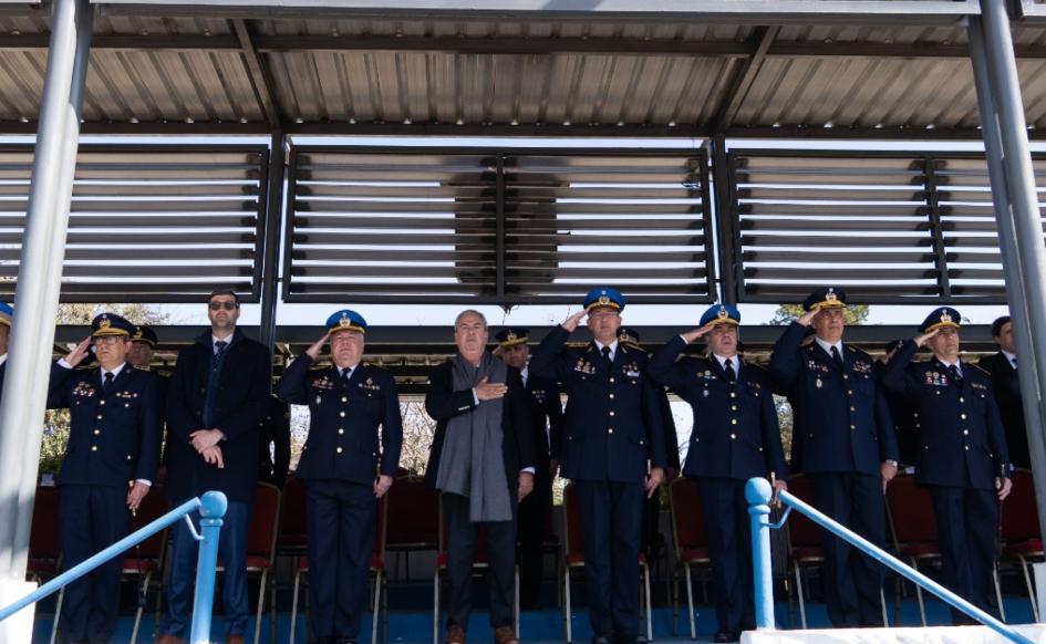 foto de las autoriades presentes en el acto de egreso Ministro del Interior, junto al director general de Secretaría y el director de la Policía Nacional