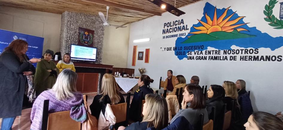 exposición por parte Ide Maestras Comunitarias