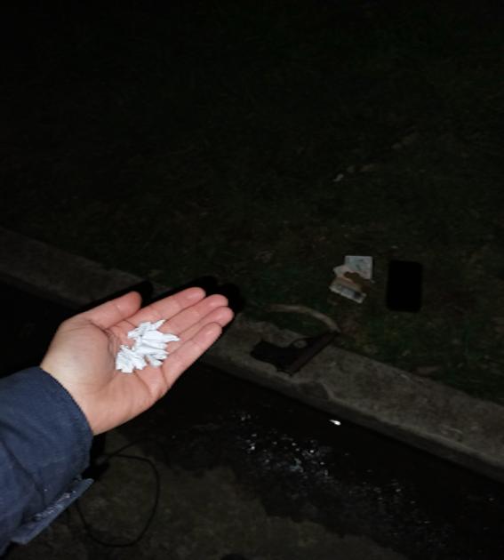 Un menor fue detenido con un arma de fuego y varias dosis de cocaína en el barrio Cerro Pelado de Ma 13 dosis de cocaína