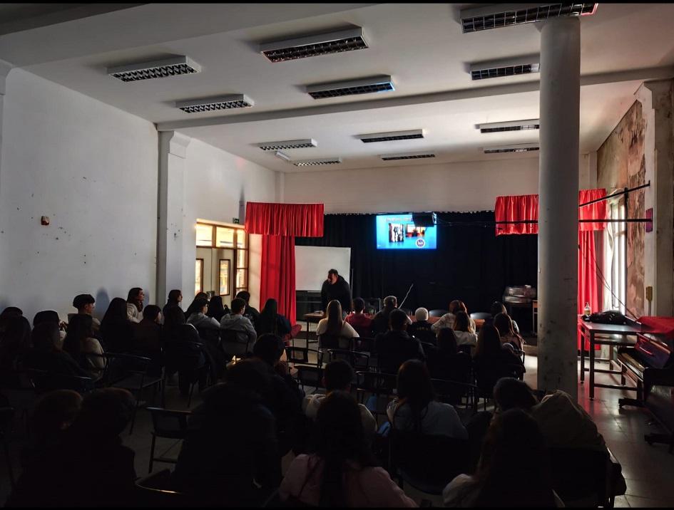 Charla en Liceo N° 2 de Florida Charla en Liceo N° 2 de Florida