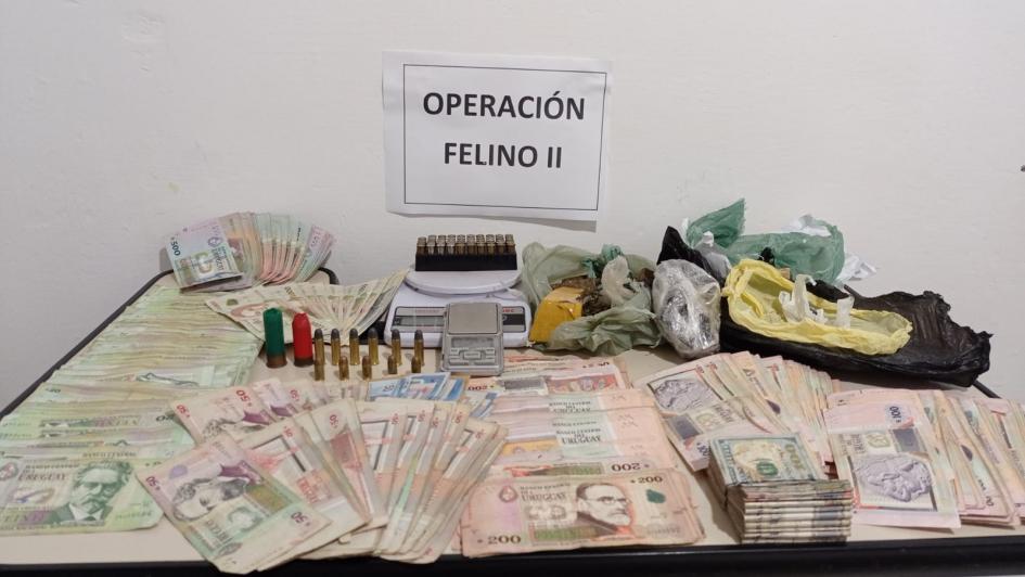 Incautación dinero, estupefeciantes, municiones y balanza. Incautación dinero, estupefeciantes, municiones y balanza.