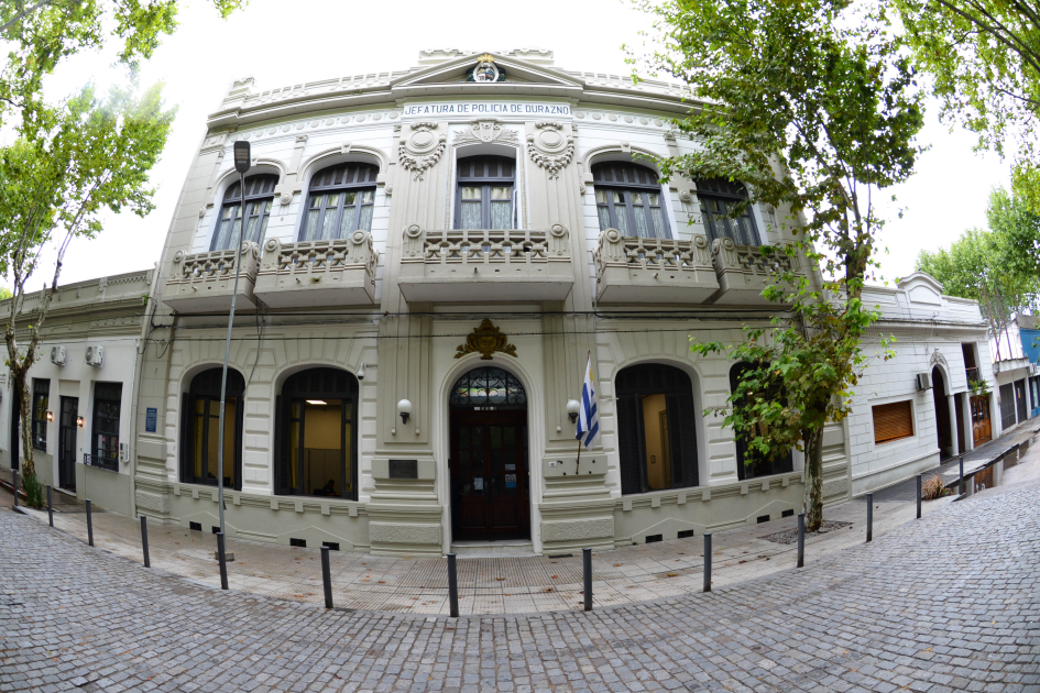 Frente de la Jefatura de Policía de Durazno Frente de la Jefatura de Policía de Durazno