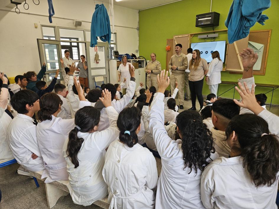 Los alumnos participaron activamente de la charla sobre seguridad vial Los alumnos participaron activamente de la charla sobre seguridad vial