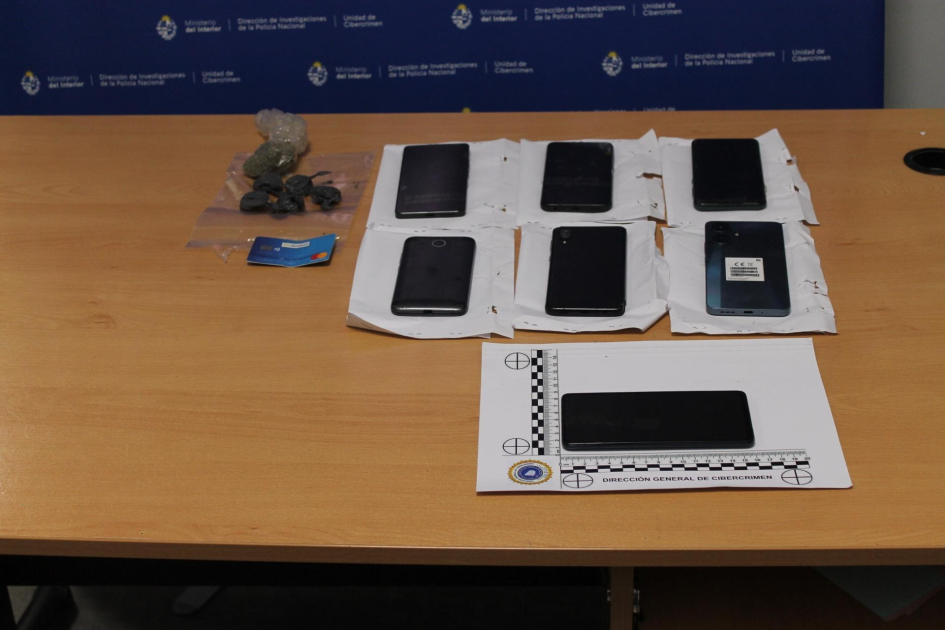 Teléfonos móviles incautados en allanamientos