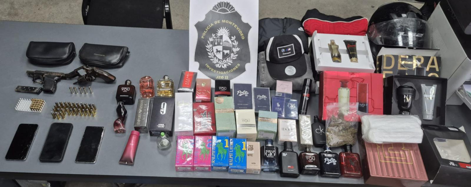Allanamientos por hurto de varias perfumerías Diversos objetos incautados durante el allanamiento