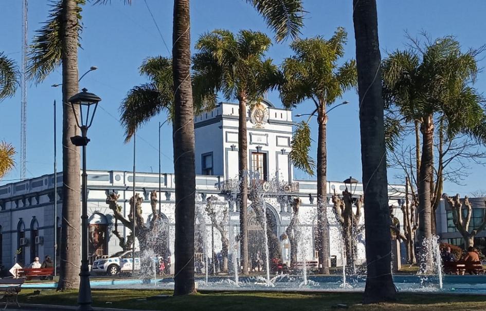 Frente de Jefatura de Policía de Lavalleja desde Plaza Libertad