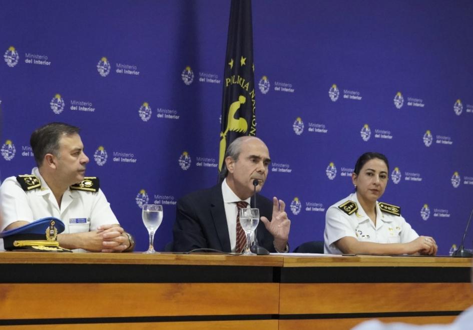 subsecretario, subidrector de la Policía Nacional y la encargada de Políticas de Género