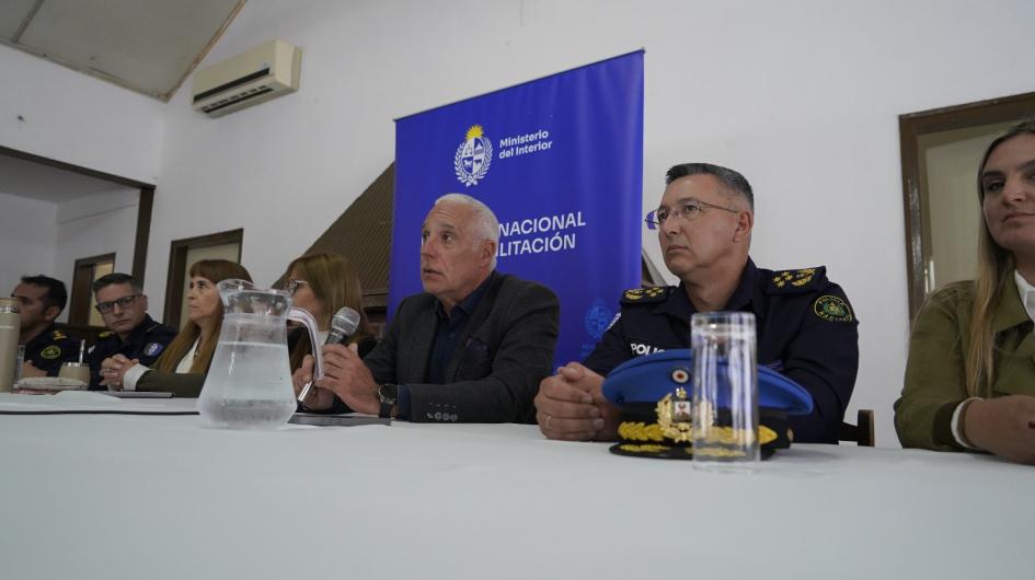 Mesa de apertura encabezada por el Ministro, el Director de la Policía y la Directora del INR Mesa de apertura encabezada por el Ministro, el Director de la Policía y la Directora del INR